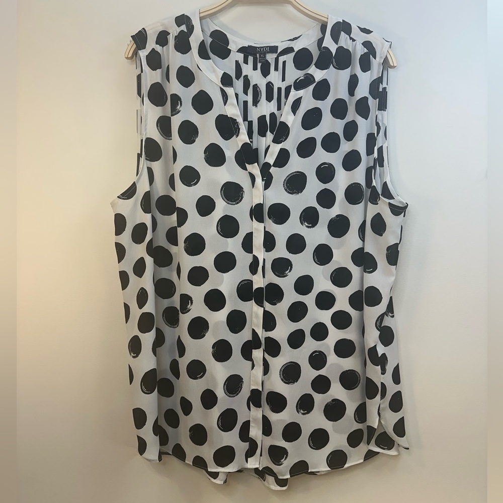 NYDJ Ramona Dot Blouse Sz XL Black White Sleeveless Polka Dot Button Up V Neck